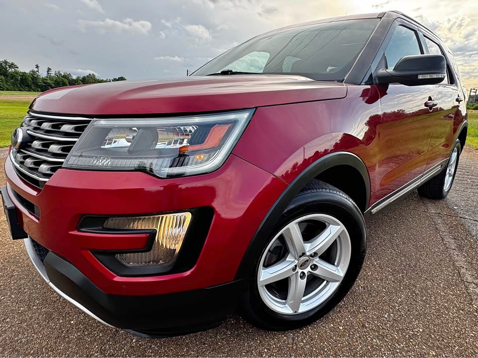 2016 Ford Explorer XLT 4WD's photo