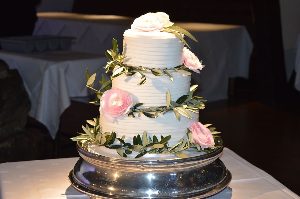 Wedding cake floral decoration