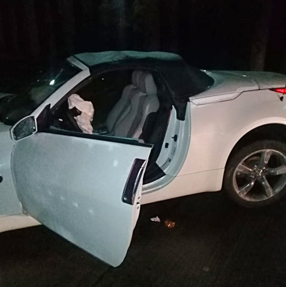 SE ACABO SU CONVERTIBLE EN EL PUENTE DE LA EXPOPLAZA Y LO DEJO ABANDONADO.