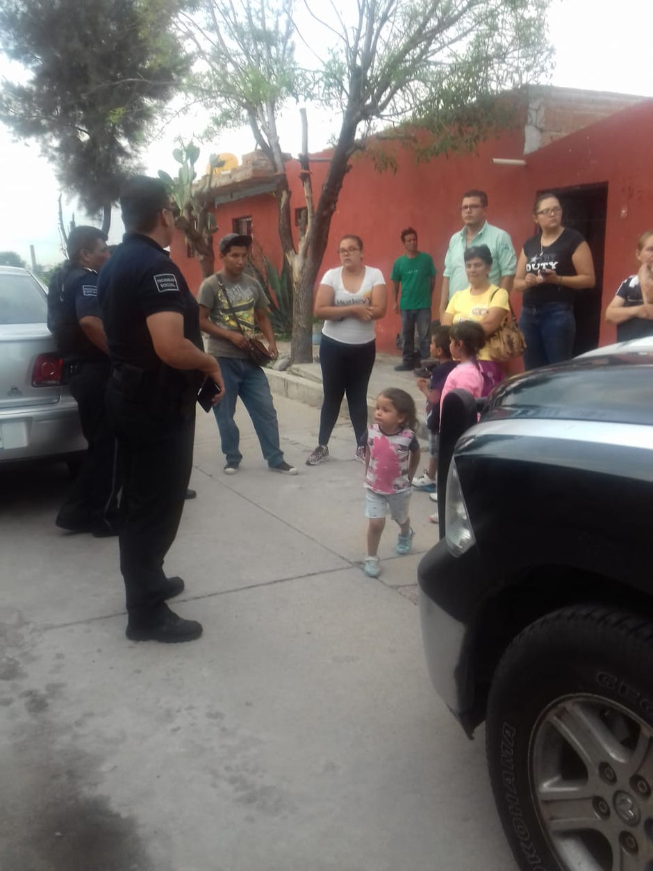 POLICÍAS MUNICIPALES DE AGUASCALIENTES LOCALIZARON A UNA MADRE DE FAMILIA Y A SUS DOS HIJOS DE 3 Y 5