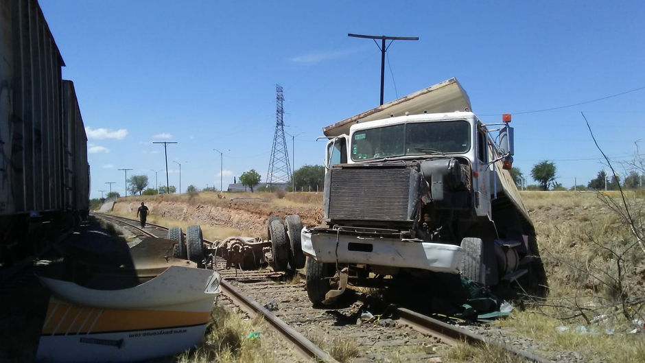 DESTROZO EL CAMIÓN Y DE MILAGRO ESTA VIVO.