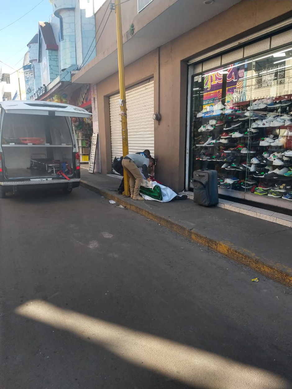 LE SORPRENDE LA MUERTE EN EL CENTRO.