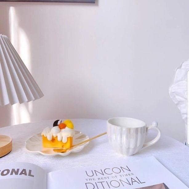 Thumbnail: Cup decorated