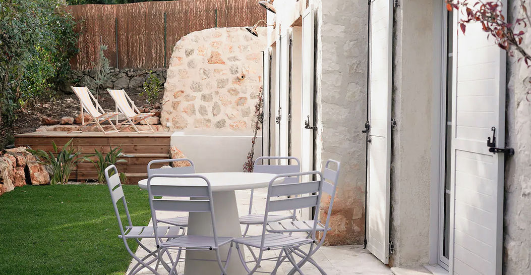 Terrasse extérieure mas Saint-Paul-de-Vence jardin provençal