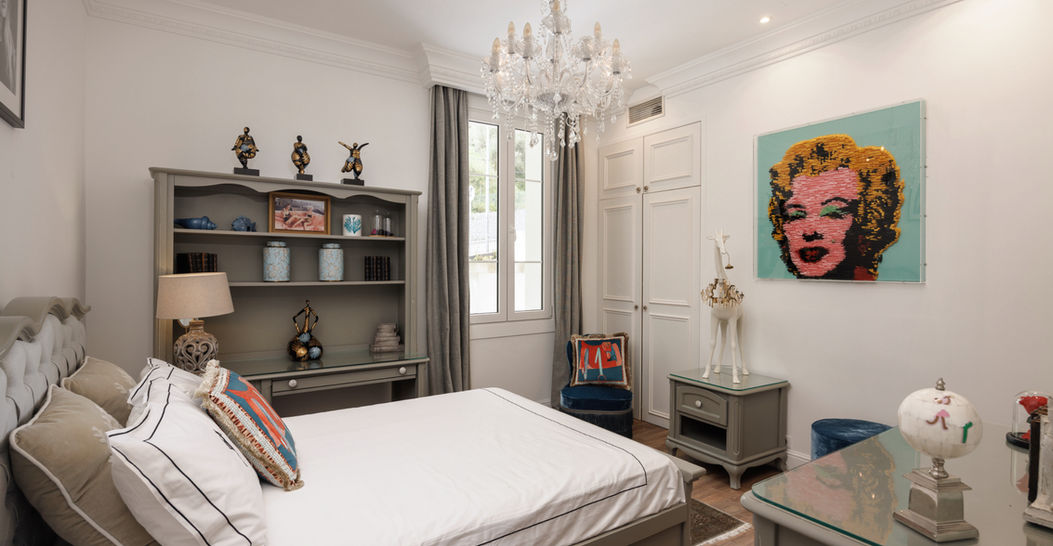 Chambre colorée villa à louer, location saisonnière Alpes-Maritimes