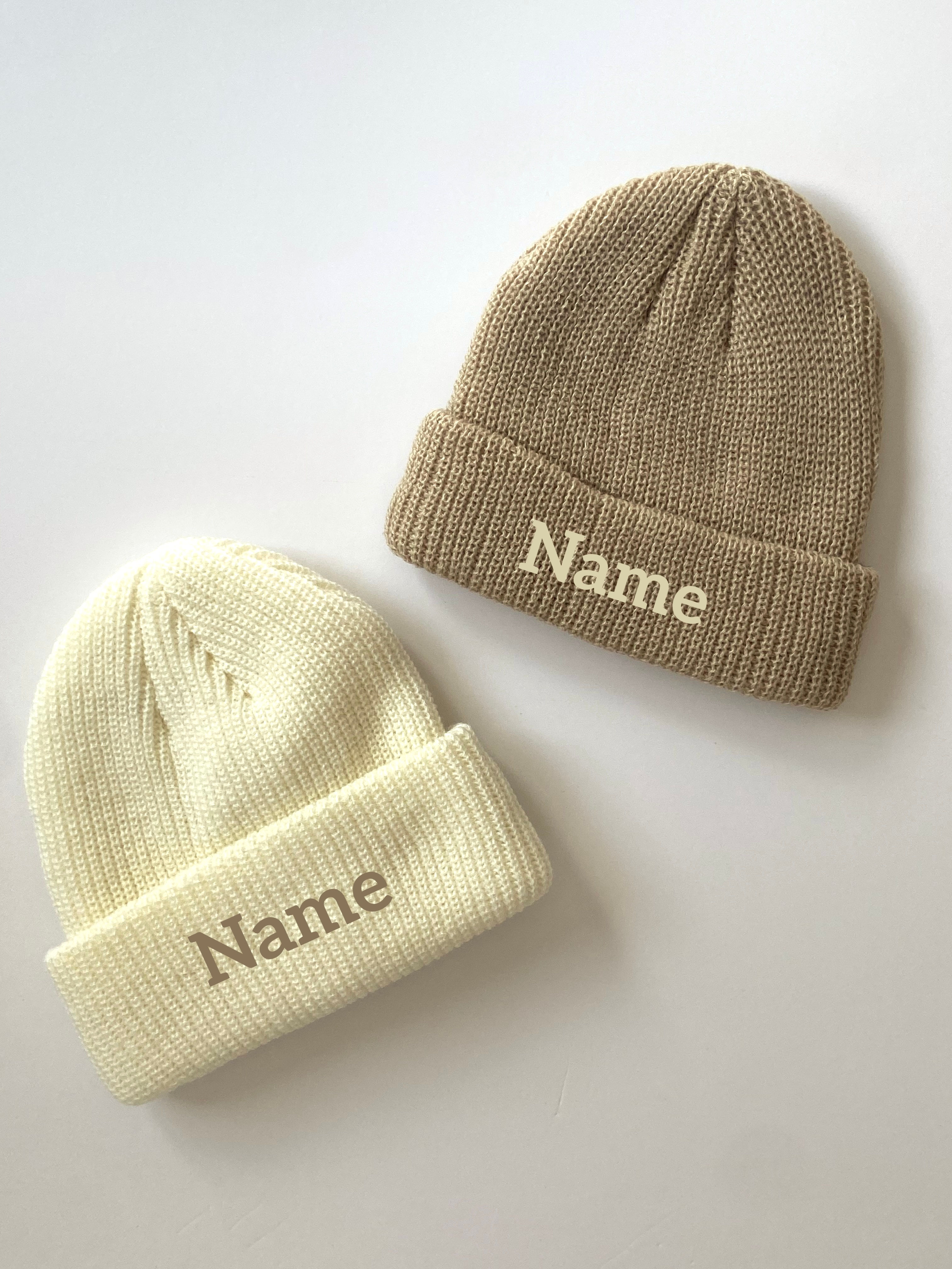 כובע צמר עם רקמת שם 