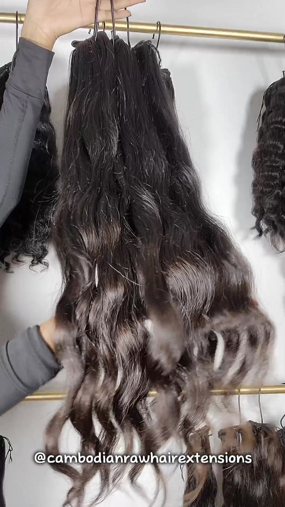 Thumbnail: Wavy Blend With Closure C302