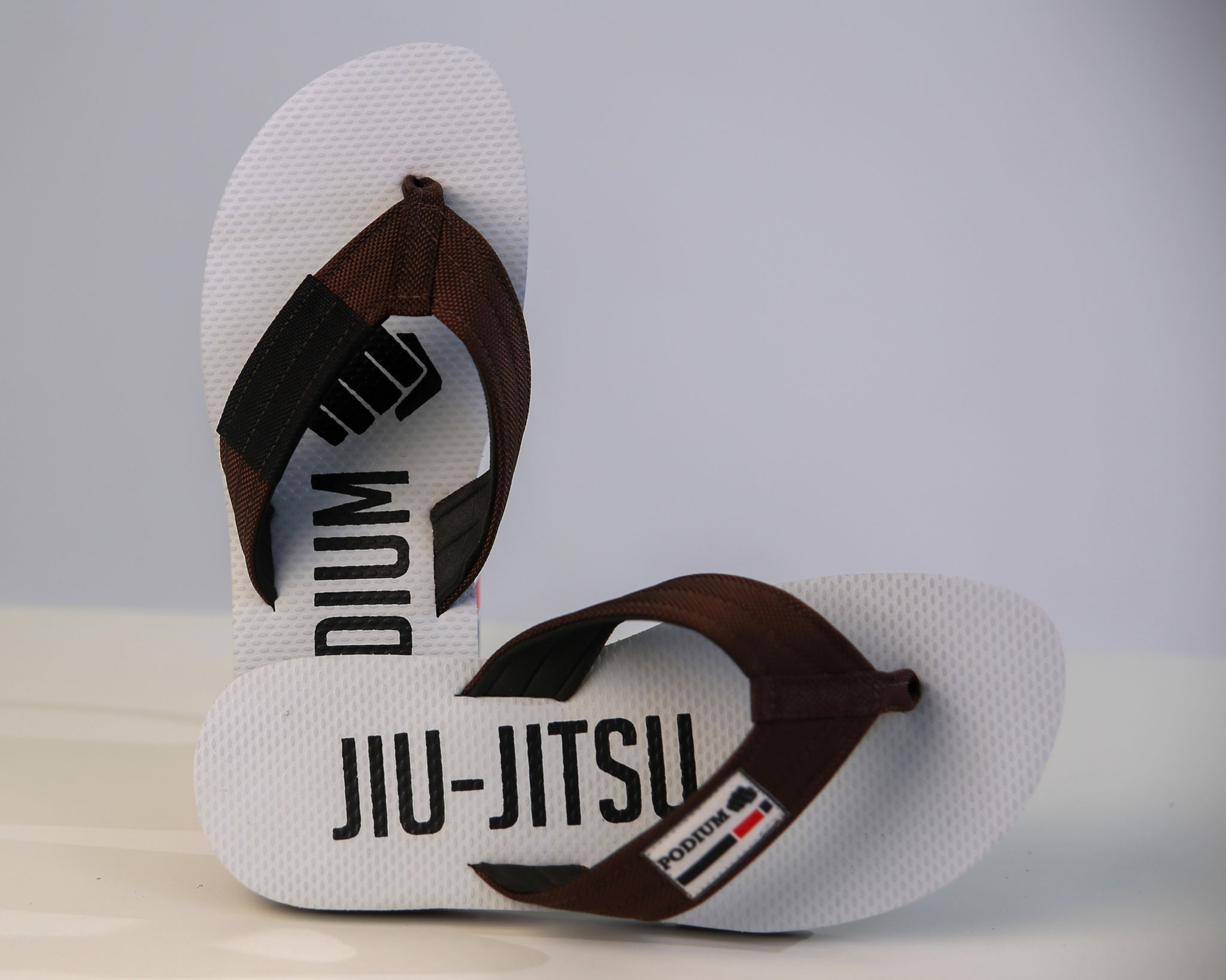 Chinelo Jiu-Jitsu Podium | FAIXA MARROM | Palmilha Branca