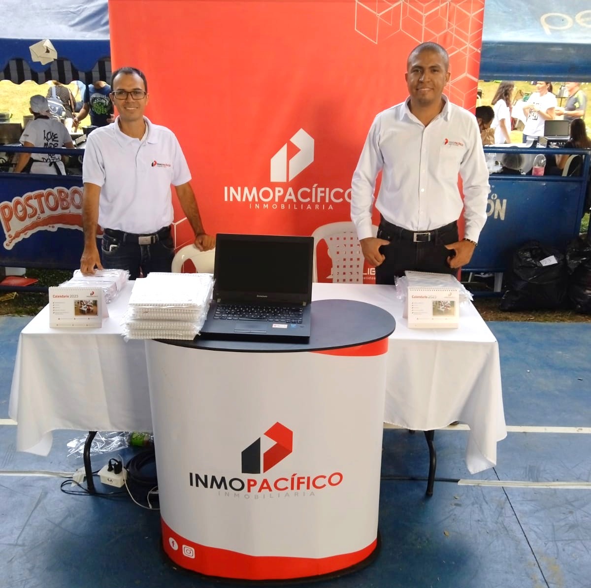 Representantes de InmoPacífico en una actividad empresarial en Cali