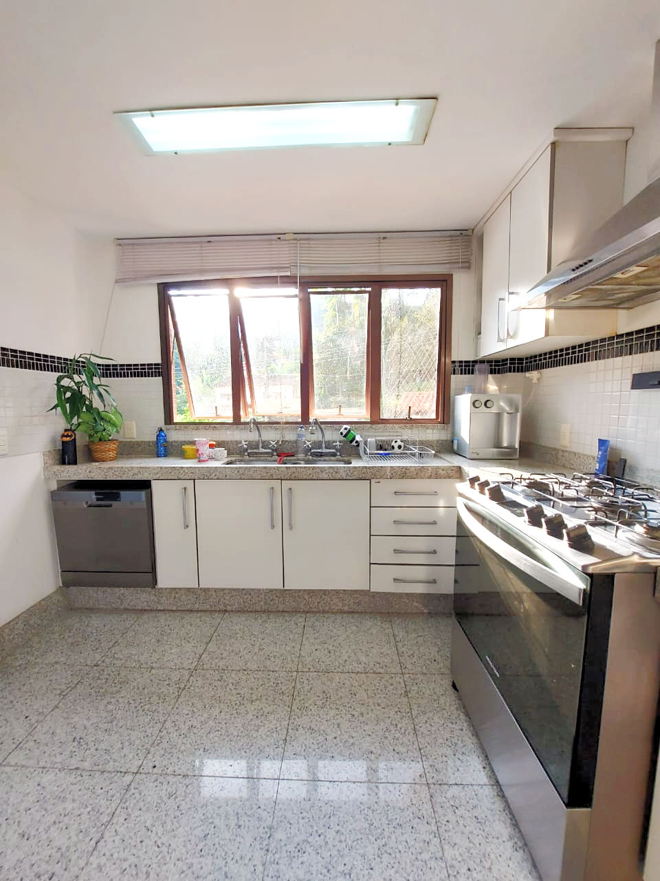 Miniatura: Apartamento alto padrão com 3 suítes em Agriões, Teresópolis