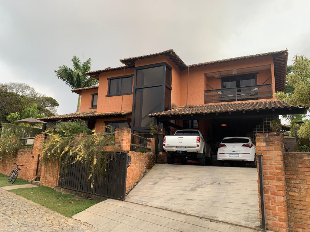 Casa Alto Padrão no condomínio Recanto das Flores em Teresópolis, Região Serrana do Rio de Janeiro
