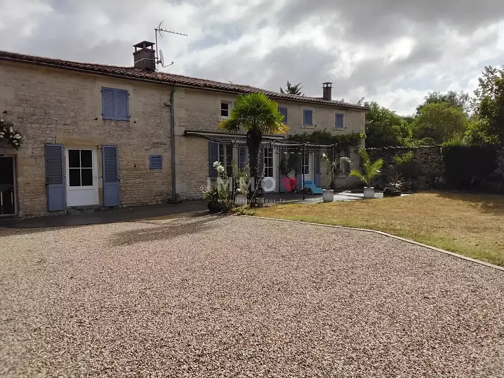 devant-de-maison.webp