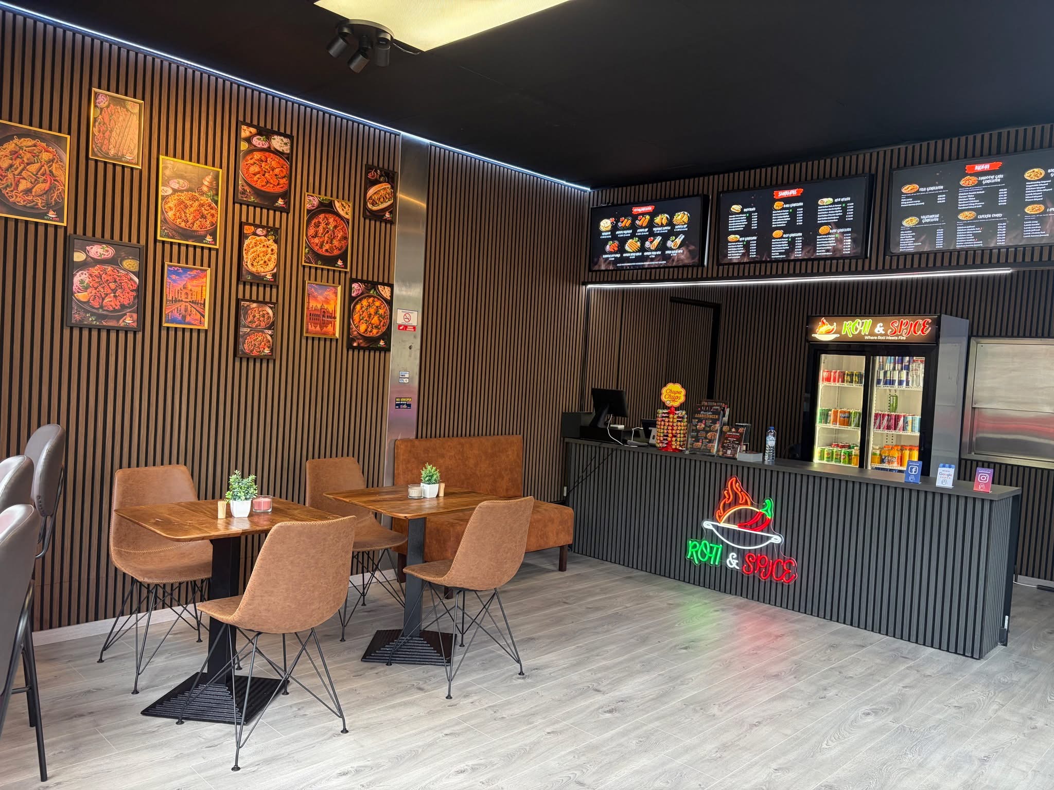 Originele foto van het interieur van restaurant Roti & Spices aan het Noordplein in Rotterdam