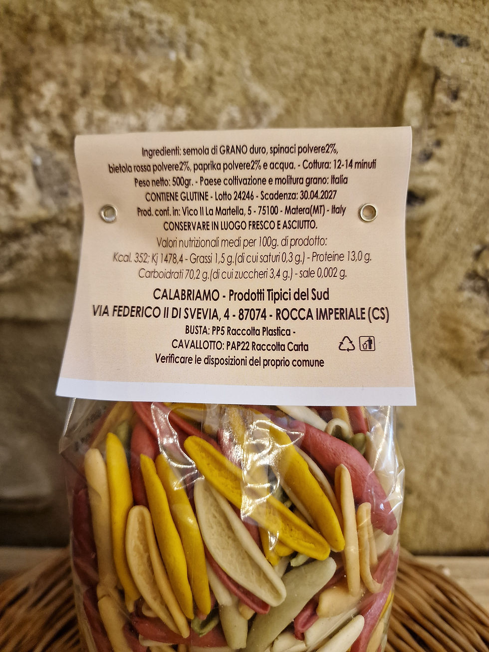 Primo piano di foglie d’ulivo vegetariane fatte a mano