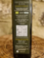 bottiglia di Olio Extravergine di Oliva Bio al Peperoncino  su sfondo in pietra