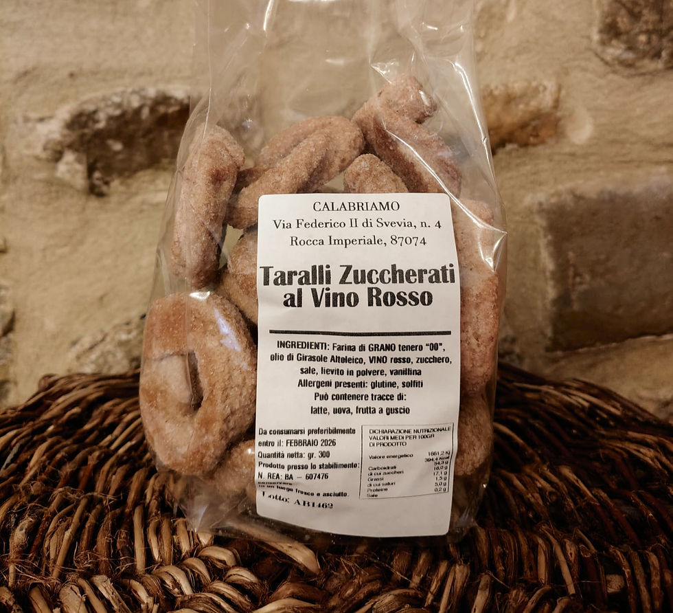 busta di taralli zuccherati al vino rosso 300g su sfondo in pietra