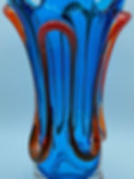 U pushes on a vase