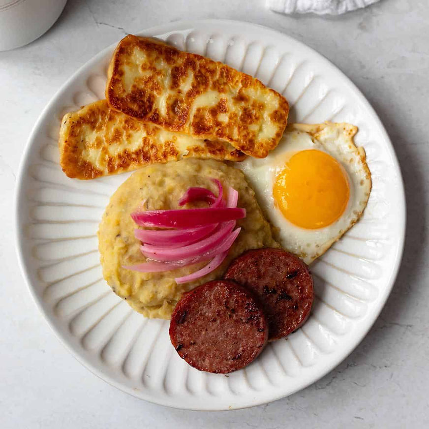 dominican-breakfast-mangu-tres-golpes-featured.jpg