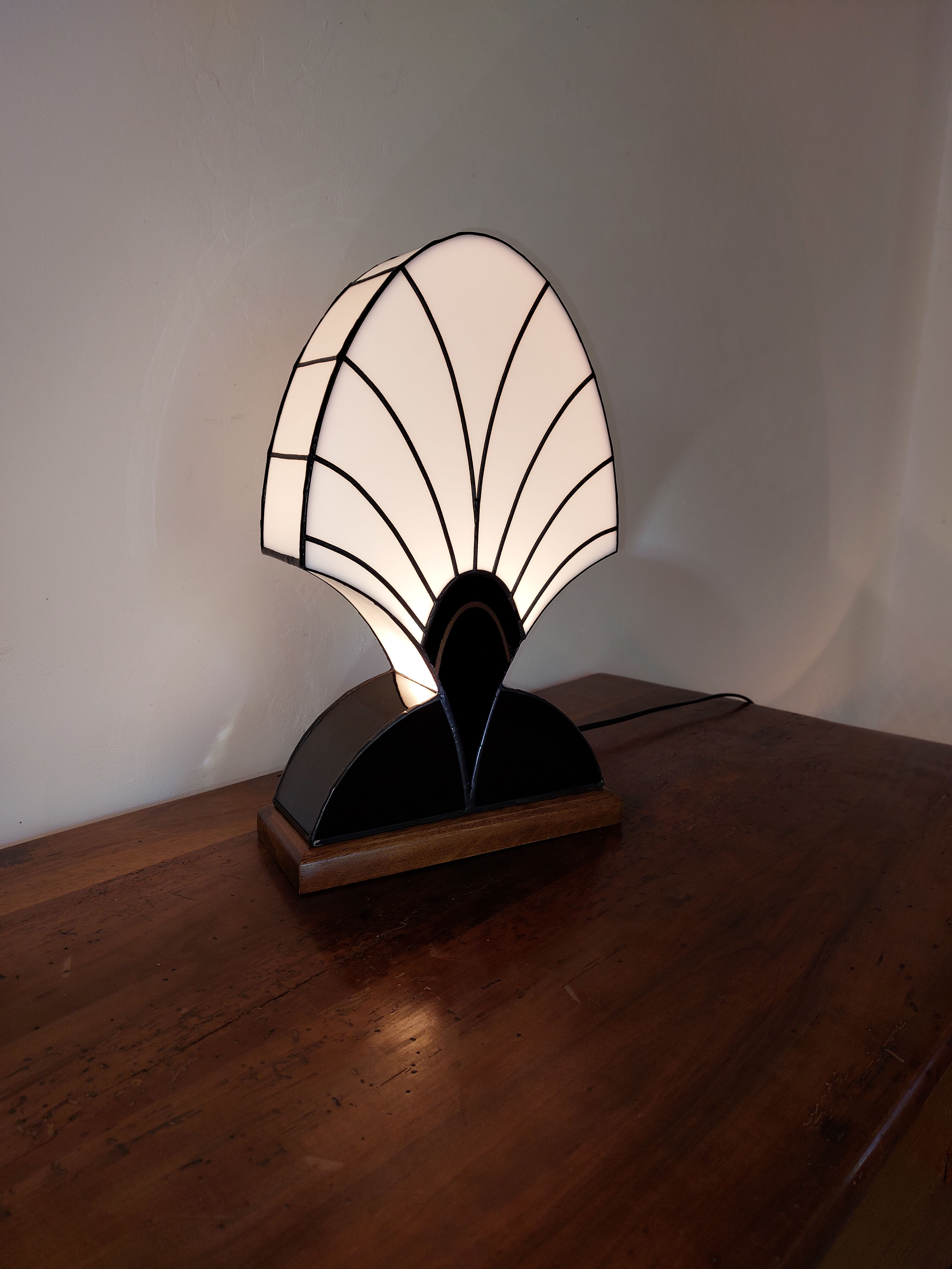 Lampe Art Déco Vitrail Tiffany "1919" Palmette Noire et Or"