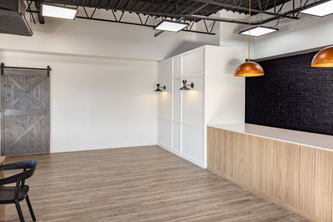 Bright bar and lounge area at Casa Evexía for private parties and corporate events in Montreal West Island