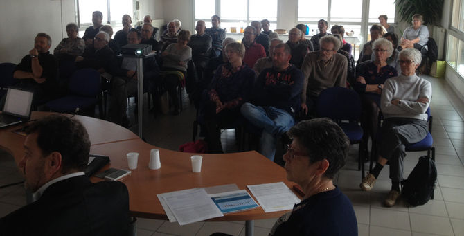 Café citoyen à Sainte Consorce sur l'extinction de l'éclairage public pendant la nuit le sam