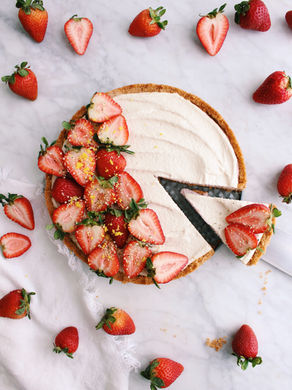 VEGAN STRAWBERRY CHEESECAKE