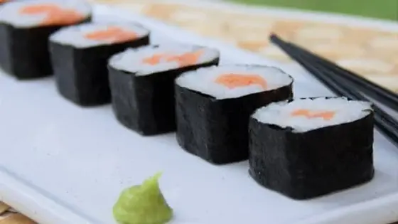 CR12/ Salmon Roll (5Pcs)