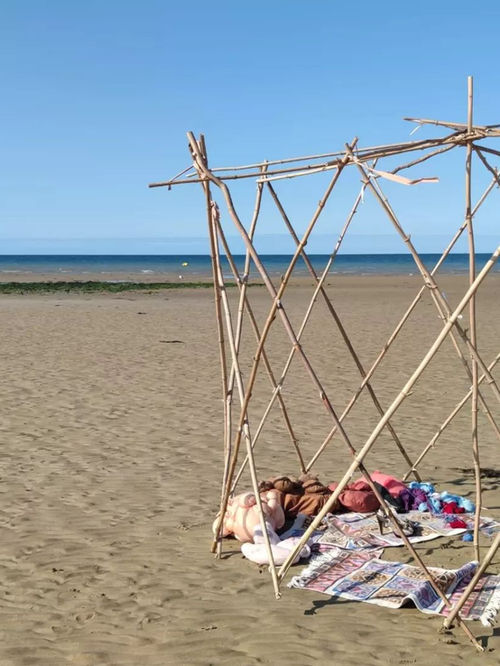 Penelope's yurt settles on the beaches of Saint-Aubin-sur-mer (2022)