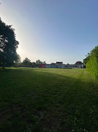 Foto terrein + gebouw
