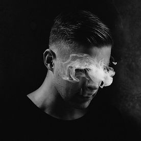 Portrait Homme avec fumée