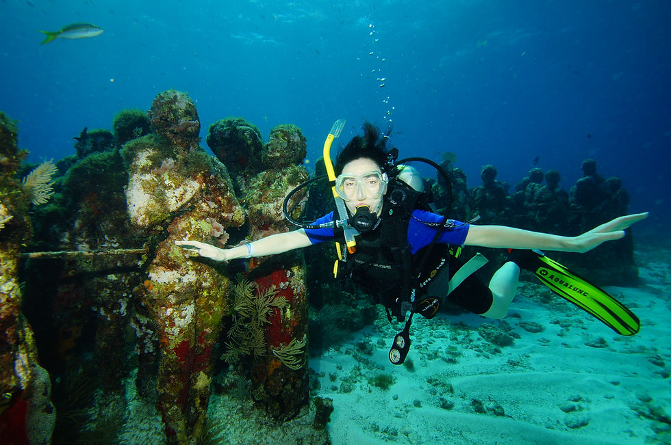 Diver in Musa reef Cancun