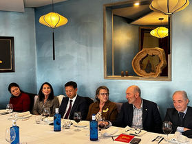 Cátedra China inaugura su primera comida-coloquio con el profesor Claudio Feijoo