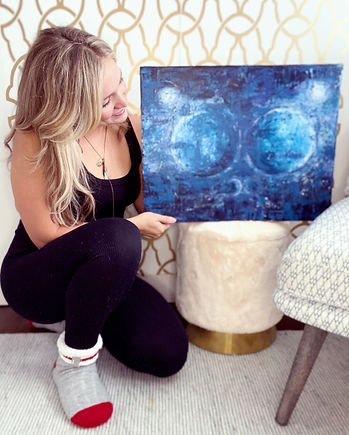artist sammyblu holding painting