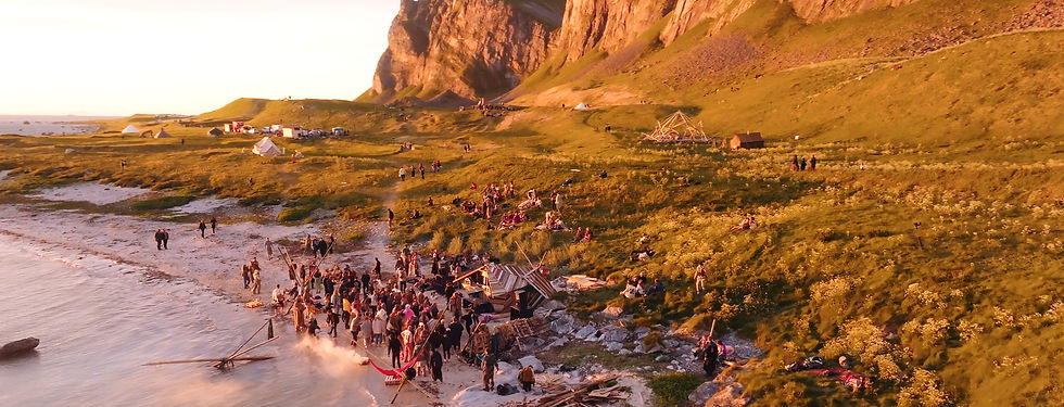 midnight sun over værøy