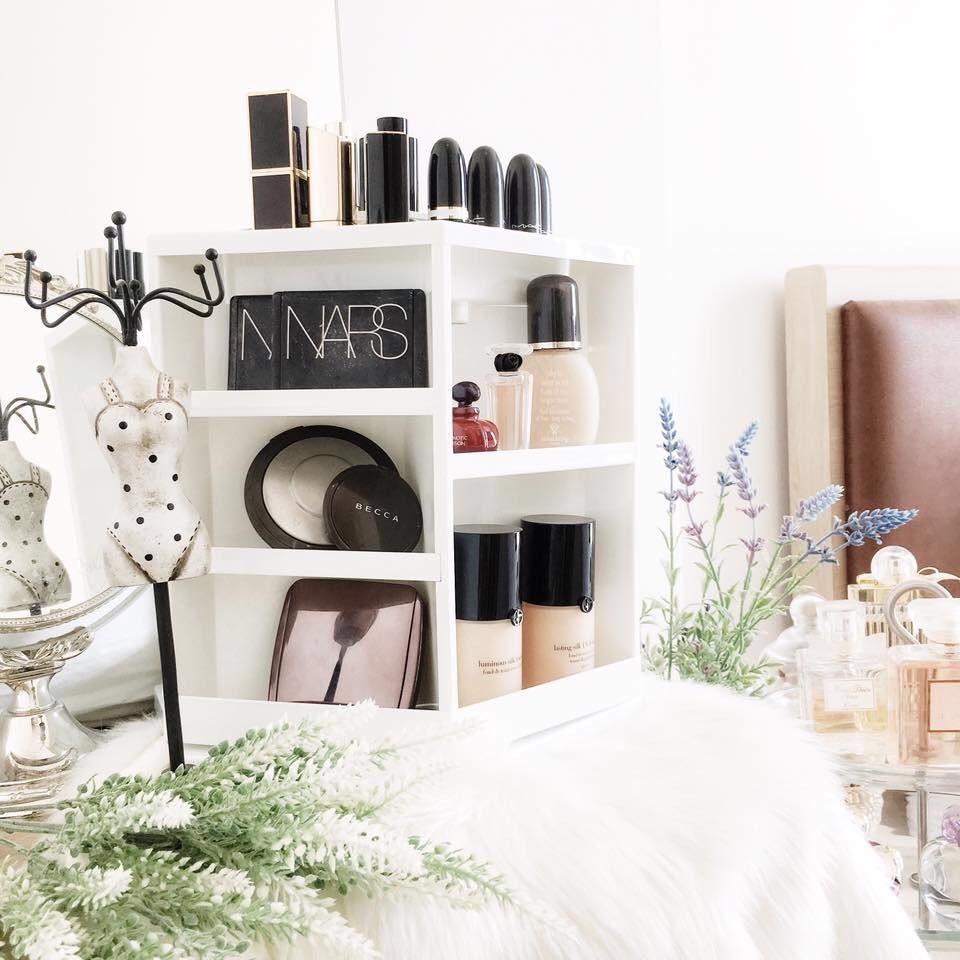 Thumbnail: Cosmetic Holder (Pentagon Shape)