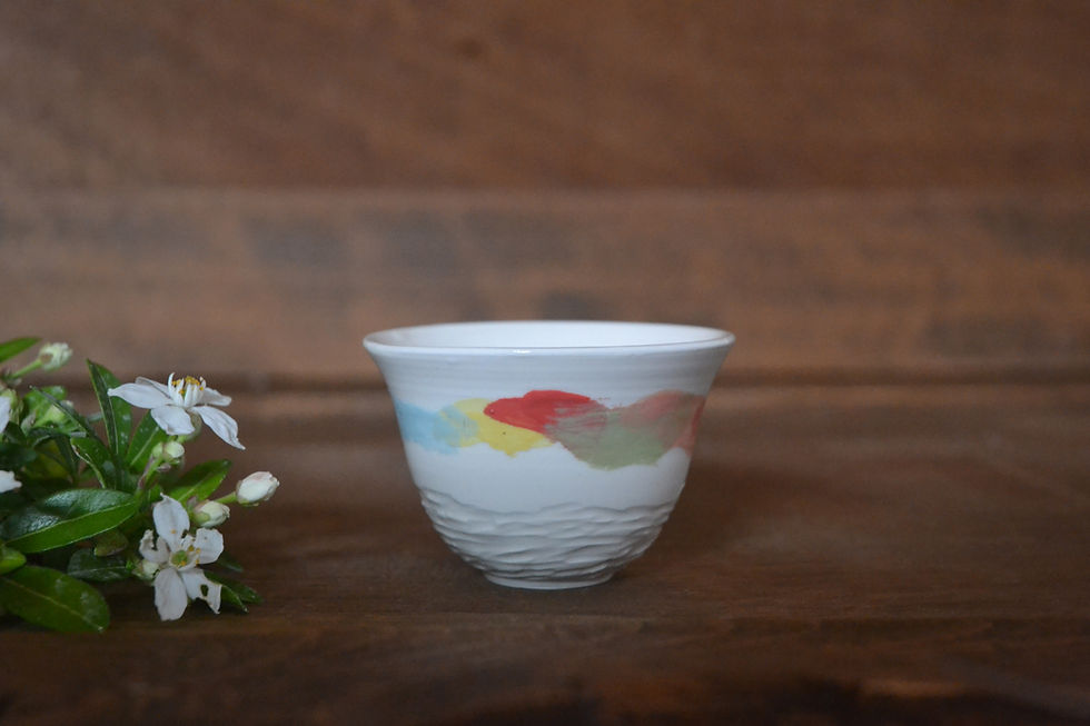 Thumbnail: Tasse à café expresso en porcelaine blanche au décor aux engobes multicolore. Céramique artisanale. Fait main. Made in France