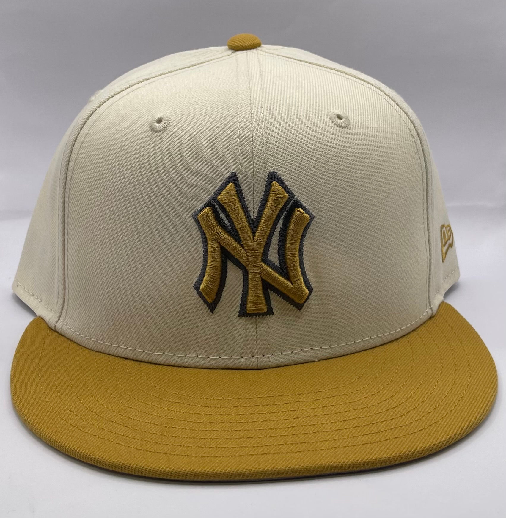 New York Yankees Cream/Gold/Charcoal Etching Snap