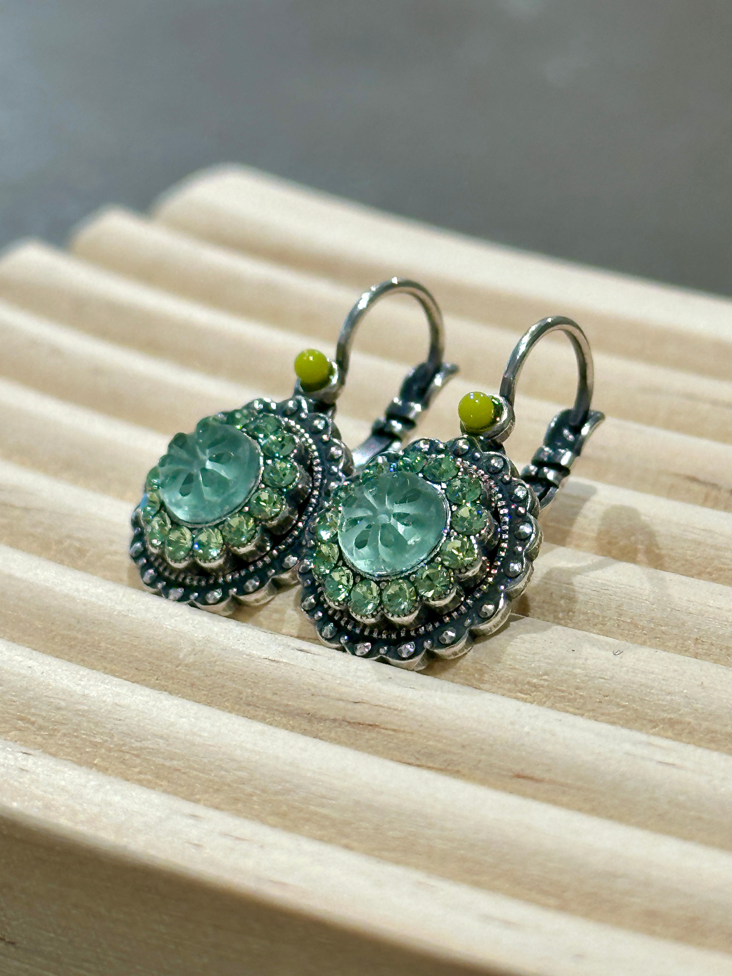 Ohrhänger Blume rund grün matt/grün