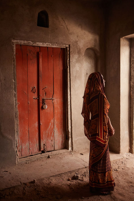 straatfotografie, street photography, mensen, people, cultuur, culture, the people of India, de mensen van India, lady, vrouw, oranje