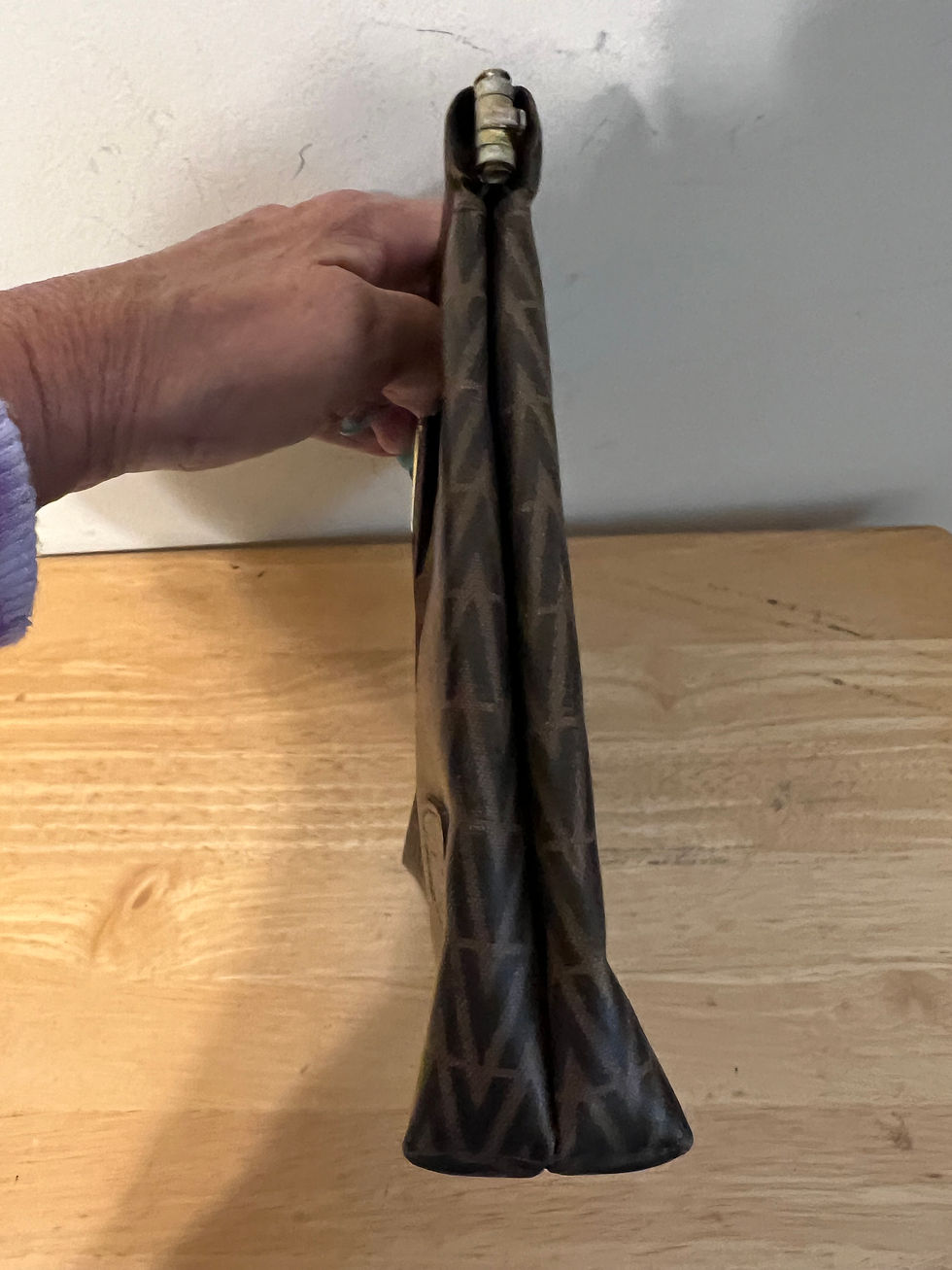 Thumbnail: Valentino Clutch