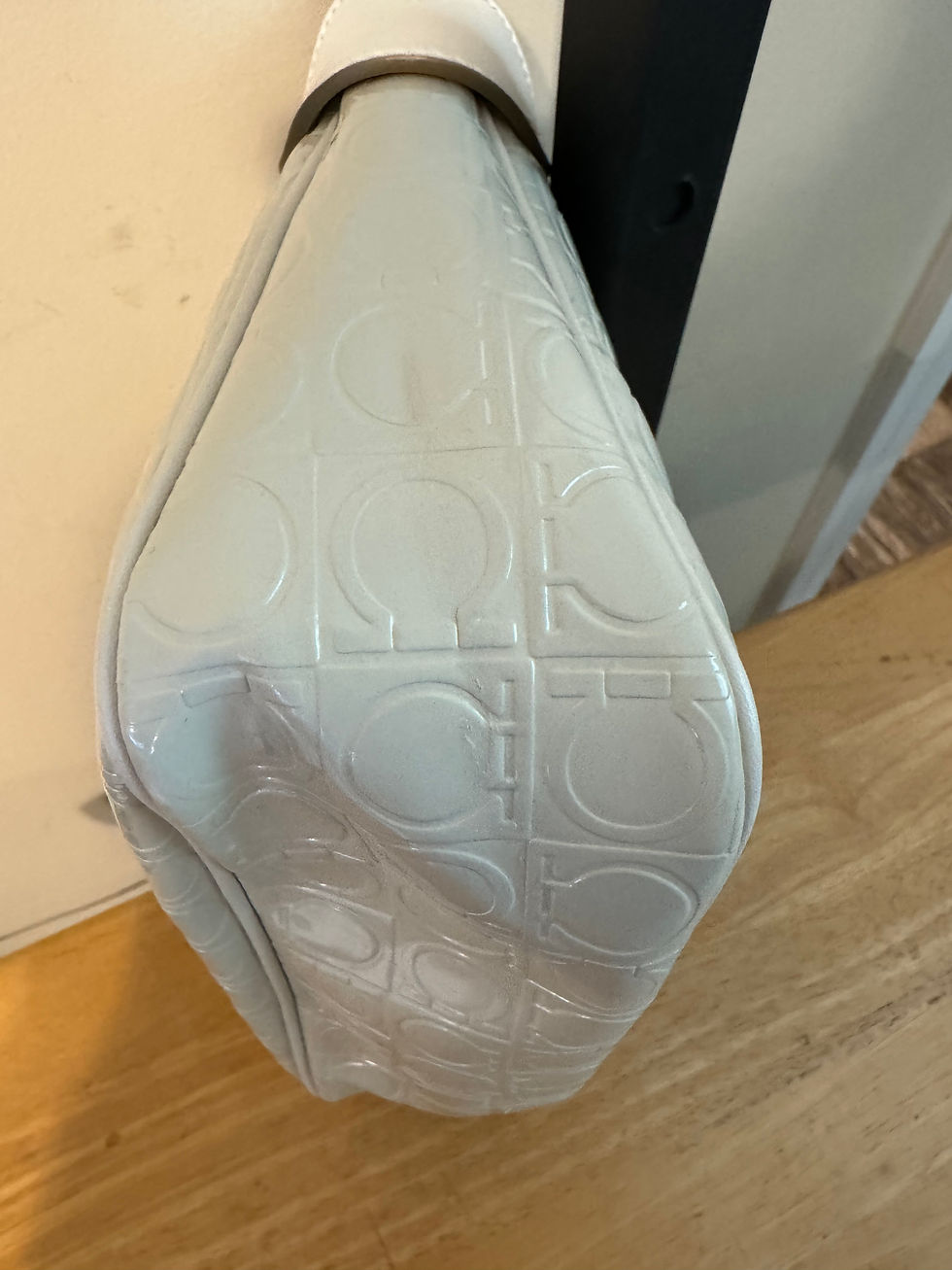 Thumbnail: Salvatore Ferragamo Gancini Romano Hobo