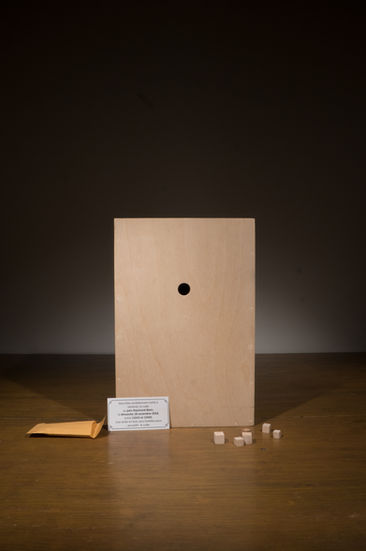 Boîte où les gens ont déposé leurs cubes