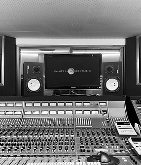 Neve8058  WNM Logo B&W.PNG