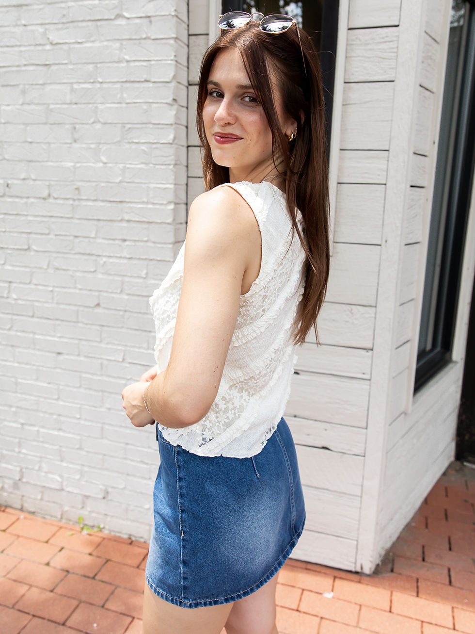 Thumbnail: lace top side view