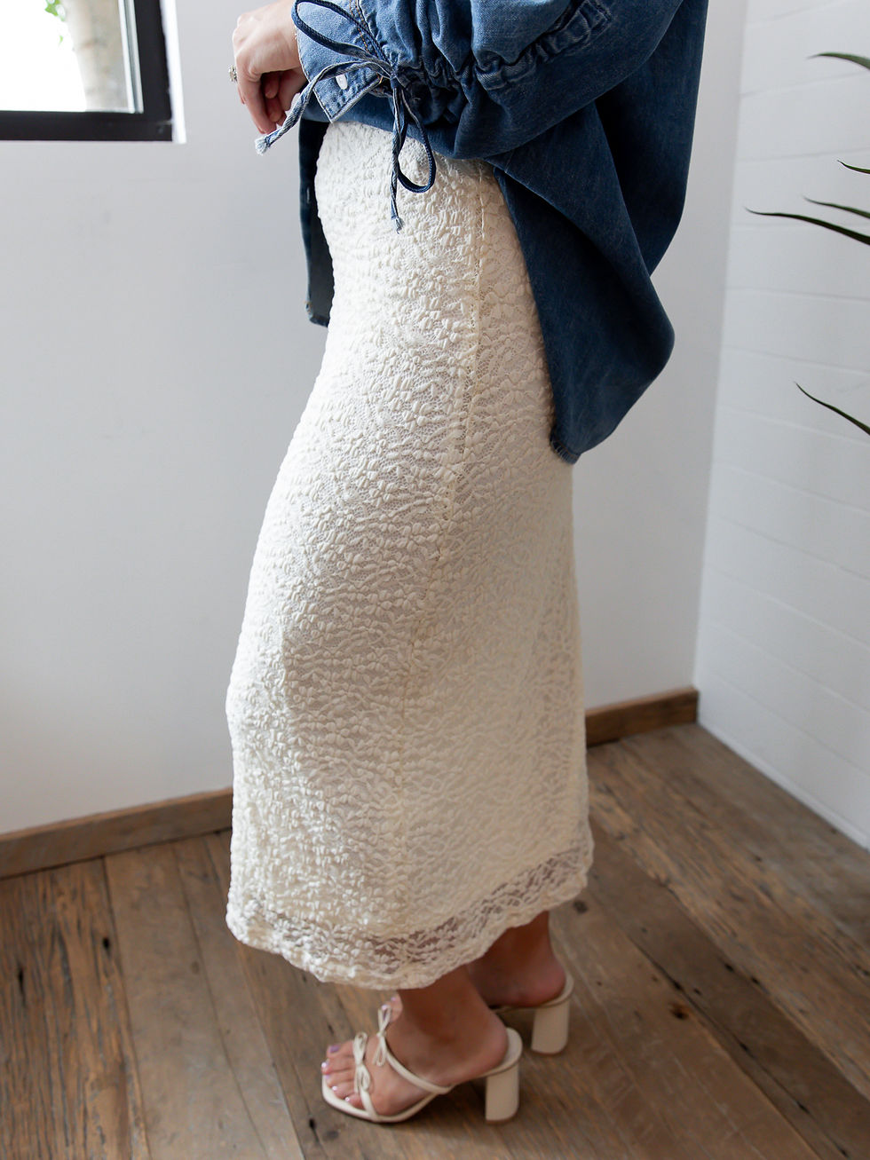 Thumbnail: lace skirt side view