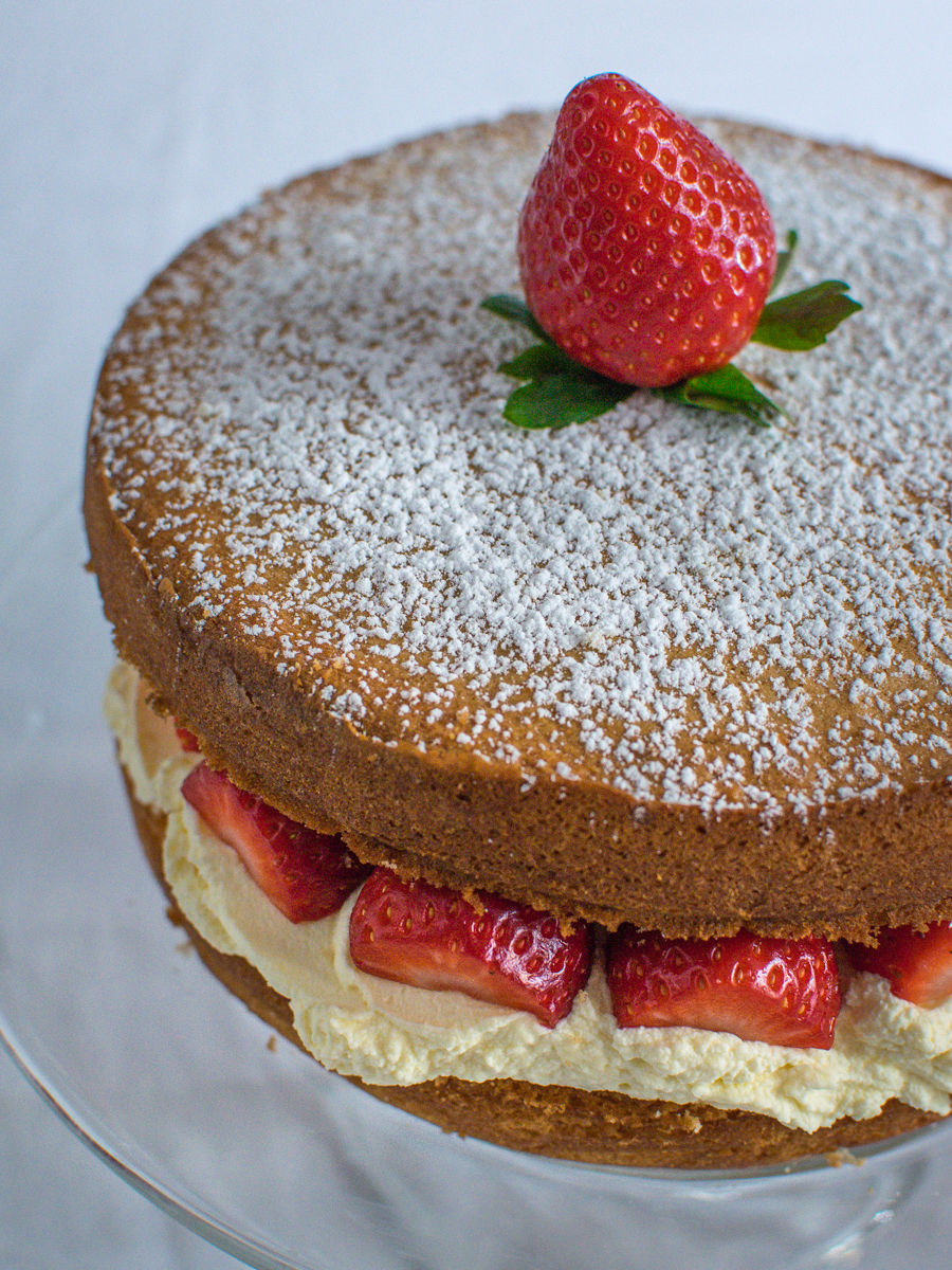 fresh strawberry victoria sponge