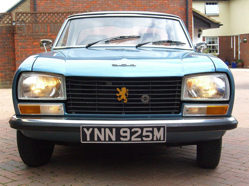 Everything looks right on the front of this lovely 304