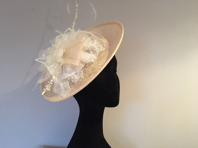 H32 Cream pearl shard - Rental £25