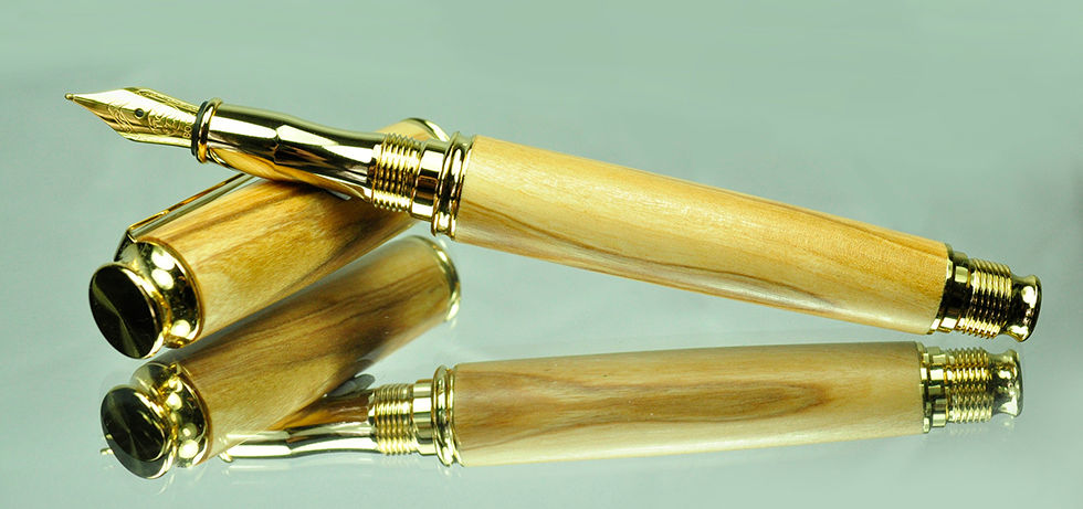 Gold fountain pen in Olive wood