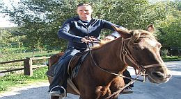 horse riding 2